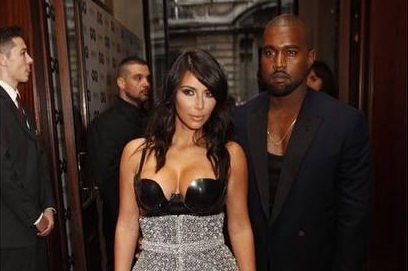 Kim Kardashian y Kanye West en los premios GQ