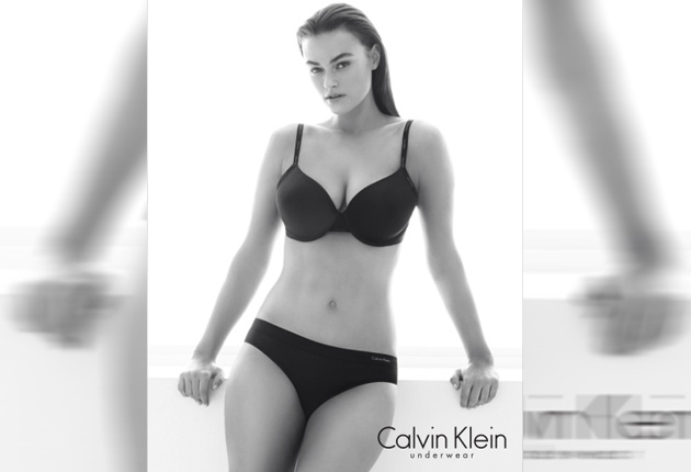 Calvin Klein criticado por calificar a Myla Dalbesio como talla grande