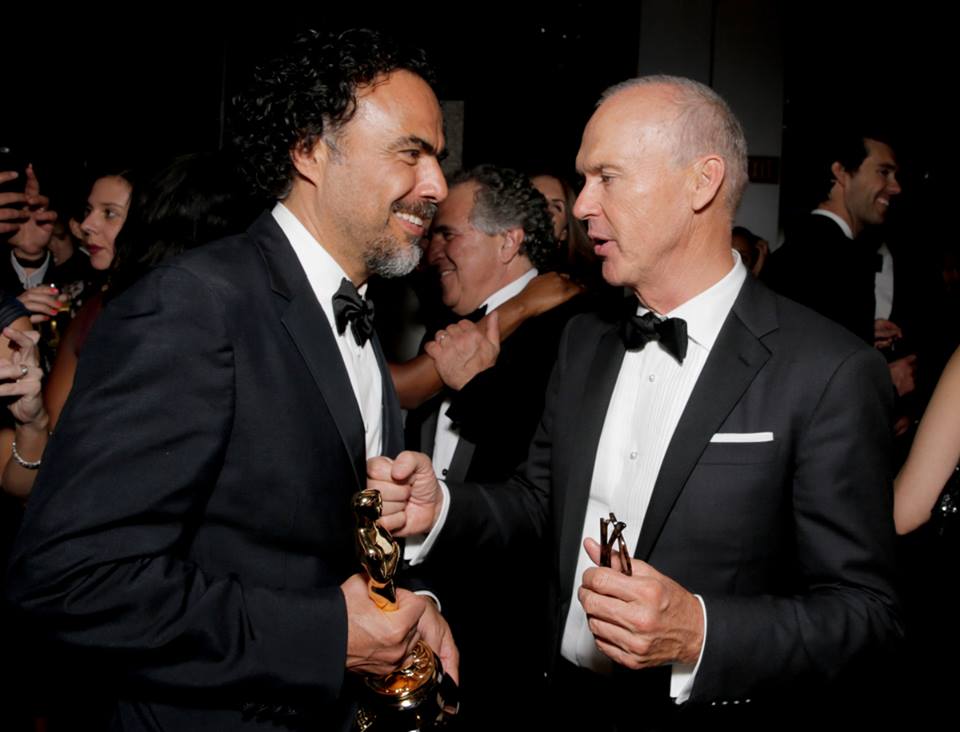 González Iñárritu y Michael Keaton luego de la ceremonia