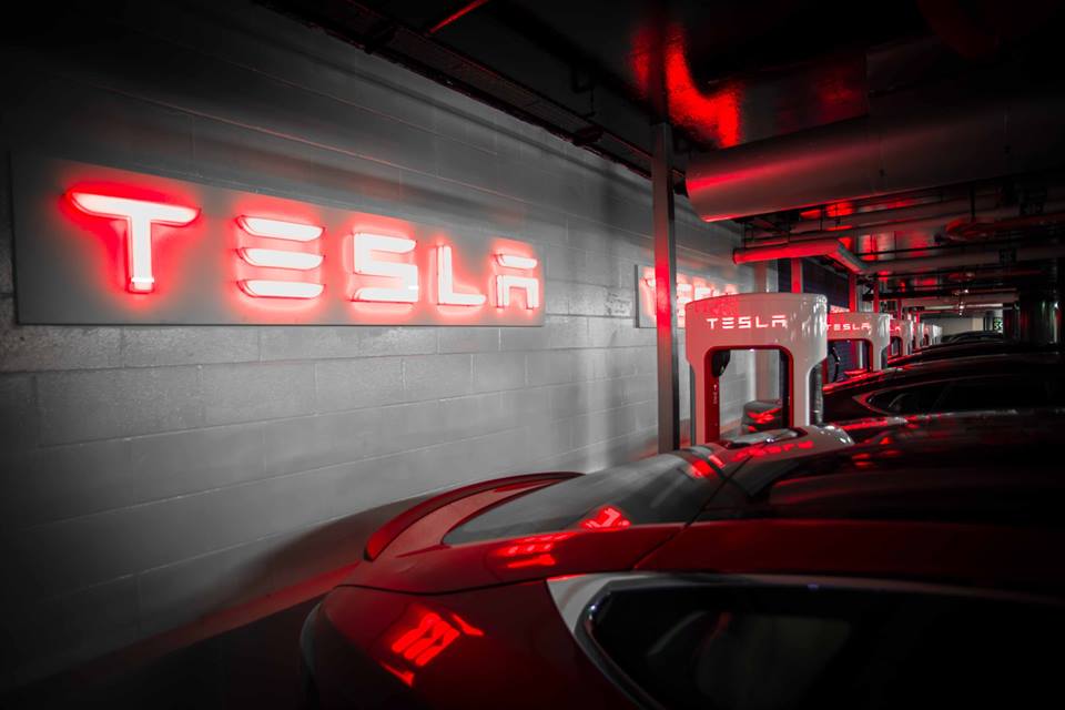 Tesla se caracteriza por la producción de vehículos eléctricos