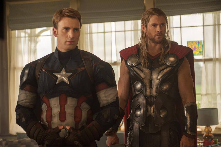 Chris Evans y Chris Hemsworth en Avengers