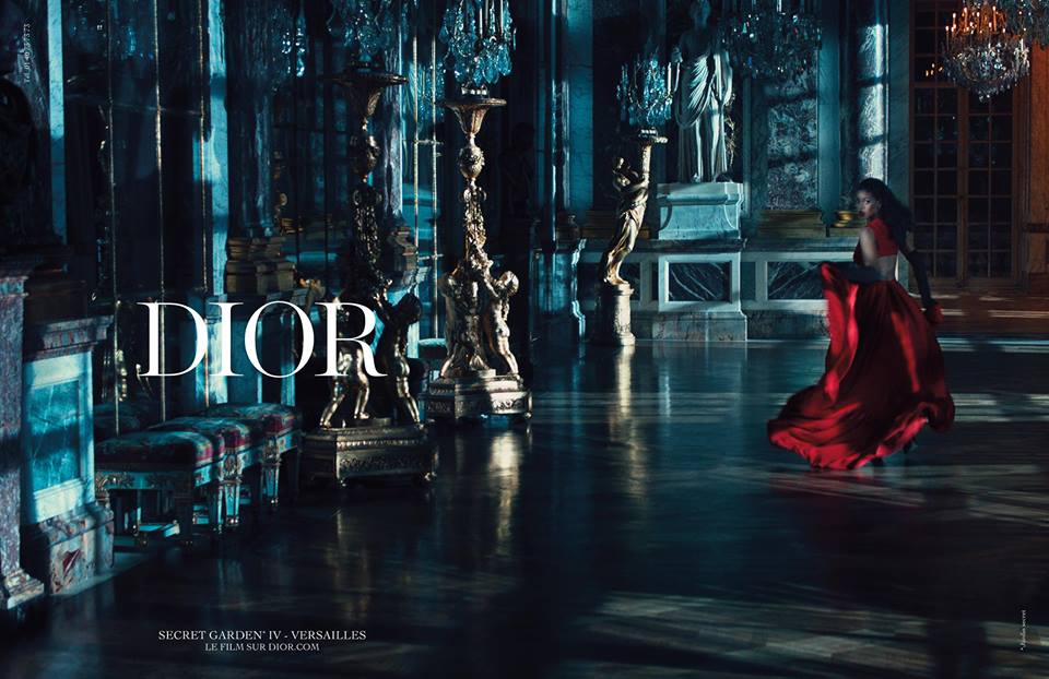 Rihanna en el Salón de los Espejos de Versalles