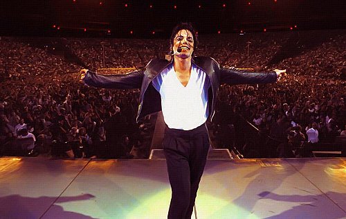 Michael Jackson frecuentaba la compañía de dos desconocidas