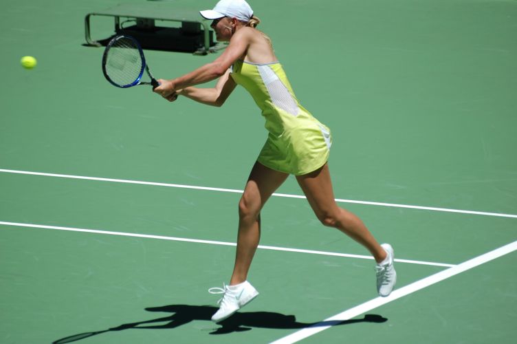 Sharapova llega al Roland Garros para defender el título.