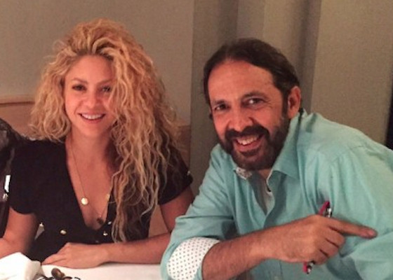 Shakira había invitado a Juan Luis Guerra a su casa en España