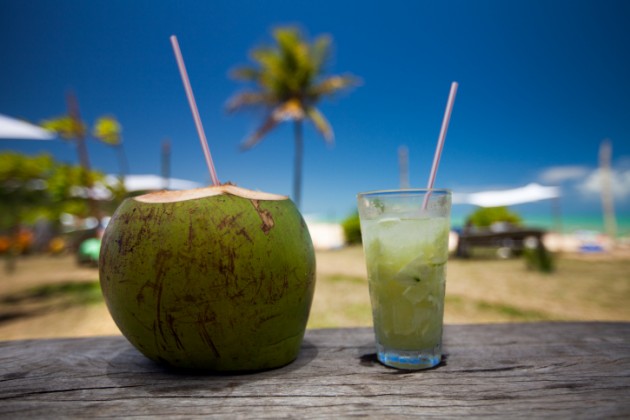 El agua de coco tiene múltiples propiedades