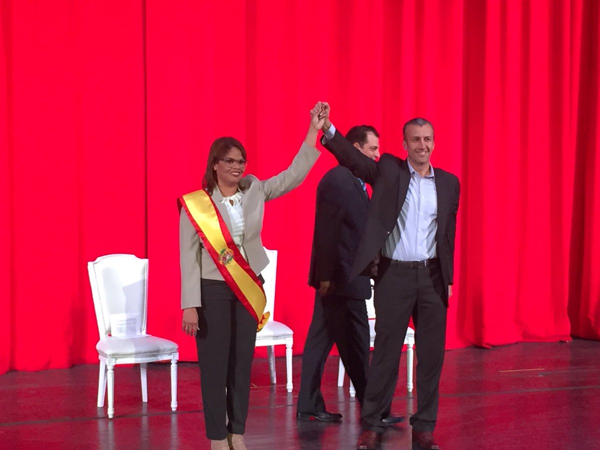 Tareck El Aissami envistio a la nueva gobernadora encargada de Aragua