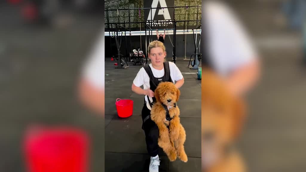 Kayla Skinner y su perro