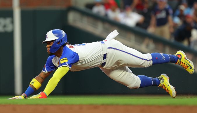 Acuña Jr. - bases robadas