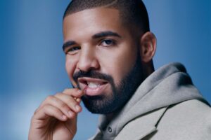 Drake compró el anillo de Tupac Shakur vendido por US$ 1 millón