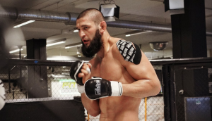chimaev 2 300x172 - Sebastian Cano Caporales: ¡La Revancha! Makhachev vs Oliveira 2 en Abu Dabi