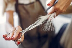 peluqueria-corto-cabello-su-cliente-peluqueria.jpg