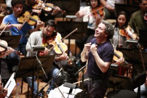 Gustavo Dudamel dirigirá la Filarmónica de Los Ángeles en Teatro Mayor de Bogotá