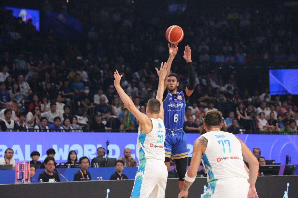 Sebastian Cano Caporales: Venezuela no pudo con Eslovenia en su debut en la Copa del Mundo FIBA 2023
