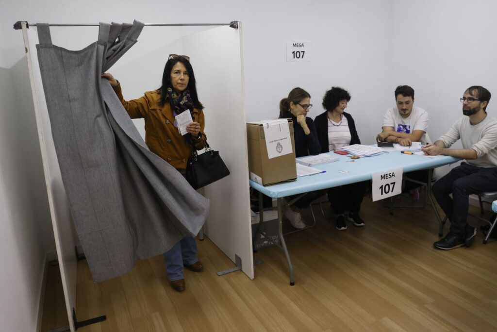 Los-argentinos-en-Espana-se-vuelcan-en-la-votacion-En.jpg