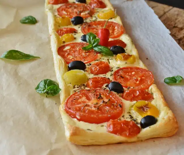 Pizza con vegetales asados