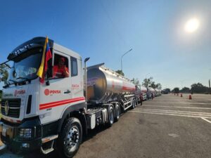 Juan Carlos Díaz Socorro - PDVSA asignó 25 cisternas para transporte de combustible en Zulia y Trujillo - FOTO