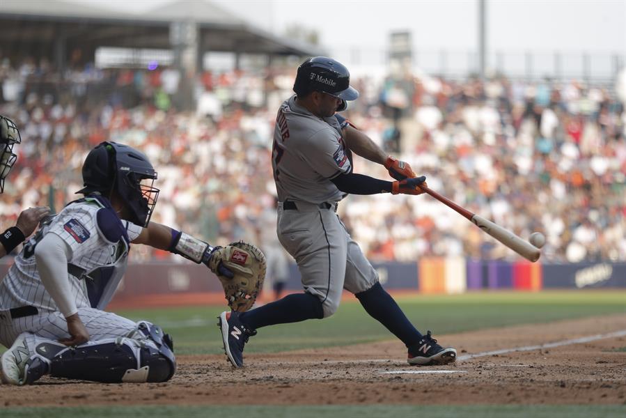 José Altuve - MLB en México