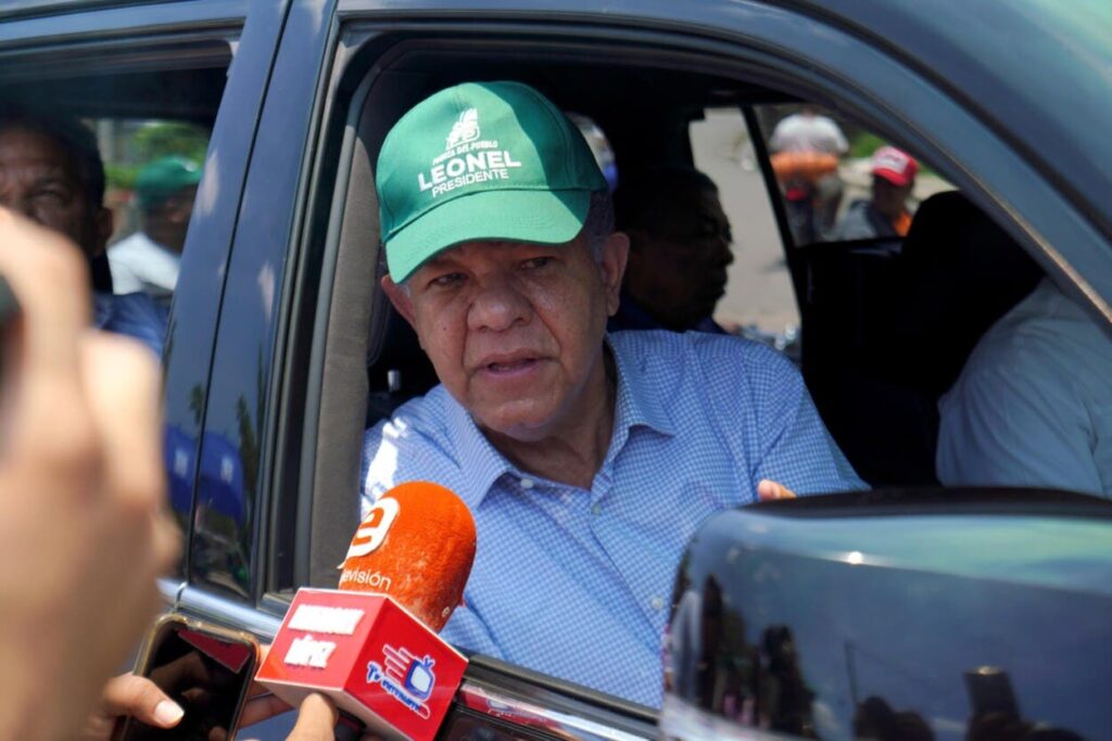 1715875691_Leonel-cierra-campana-con-caravana-en-La-Vega.jpg