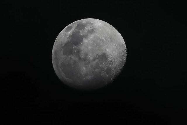El Sumario - Descubren un túnel potencialmente accesible en la Luna Luna