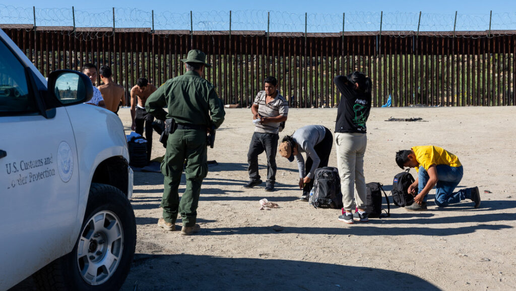 1722964356_Denuncian-que-la-Administracion-de-Biden-libero-a-100-inmigrantes.jpg