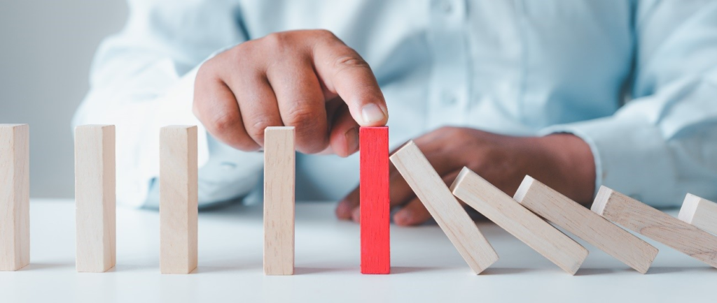Navegando por la Incertidumbre: Métodos para Identificar y Mitigar Riesgos en Inversiones