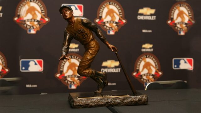 El Sumario - Tres venezolanos fueron nominados al premio Roberto Clemente Premio Roberto Clemente