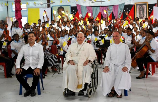 El Sumario - Orquesta con director venezolano tocó ante el papa Papa Francisco