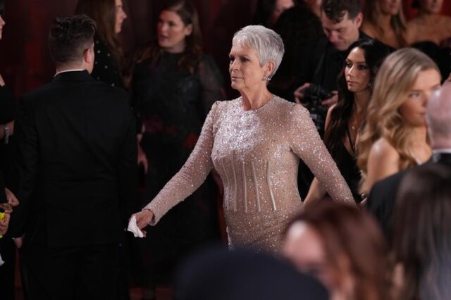 El Sumario - Jamie Lee Curtis celebra por lo alto su primer Emmy Jamie Lee Curtis