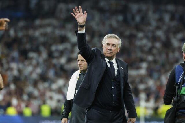 El Sumario - Ancelotti recibe trofeo Johan Cruyff al mejor entrenador Carlo Ancelotti