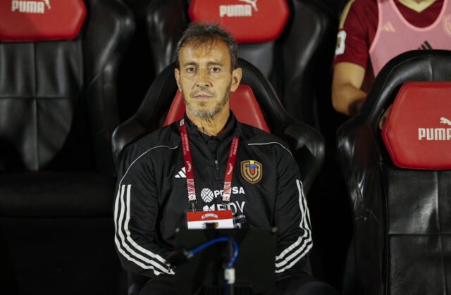 El Sumario - Fernando Batista se declaró "muy tranquilo" tras la derrota de la Vinotinto Fernando Batista