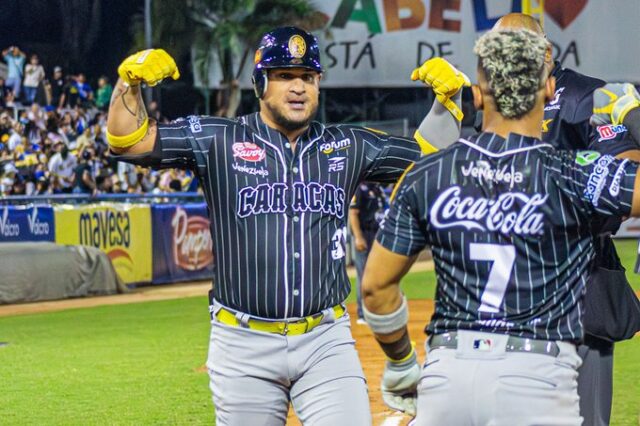 El Sumario - Leones se impuso ante su "eterno rival" en Valencia Leones del Caracas