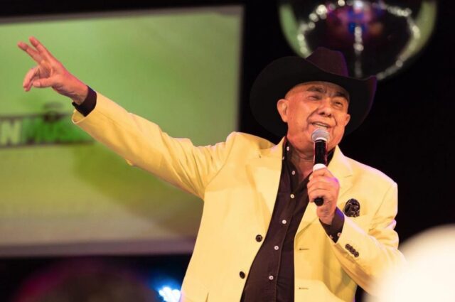 El Sumario - Reynaldo Armas ofrecerá un concierto en la Plaza Francia de Altamira Reynaldo Armas