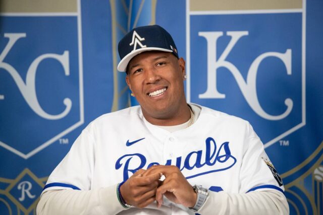 El Sumario - Salvador Pérez ganó el premio Roberto Clemente 2024 Salvador Pérez - MLB