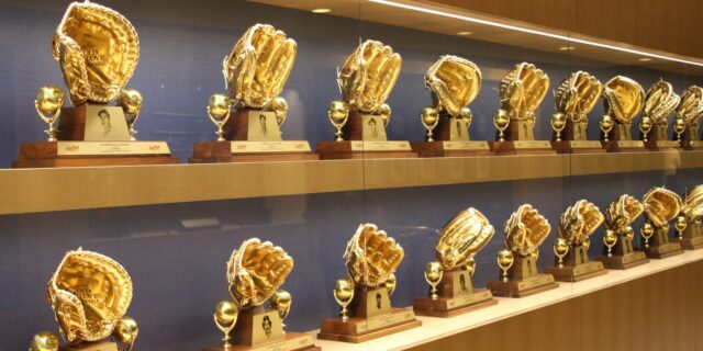 El Sumario - Tres venezolanos ganaron el Guante de Oro de la MLB Guante de Oro - MLB