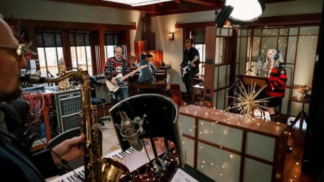 El Sumario - Lady Gaga lanzó su versión de "Santa Claus is coming to town" Lady Gaga