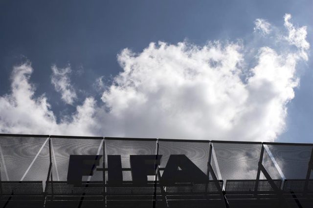 El Sumario - FIFA implanta reglamento para transferencia de jugadores FIFA