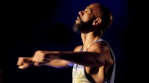 Reinaldo-Ribeiro-sube-a-escena-la-migracion-con-‘Samba.jpg