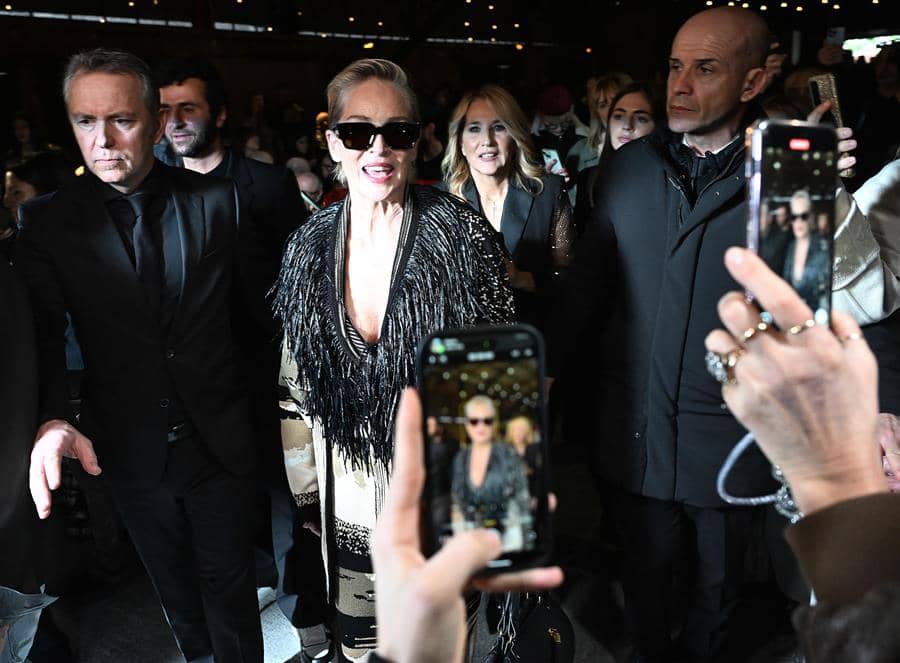 Sharon Stone asistió a desfile en la pasarela de Milán