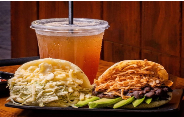La Arepa y su Bebida Famosa: El Papel del Papelón con Limón en la Cultura Venezolana