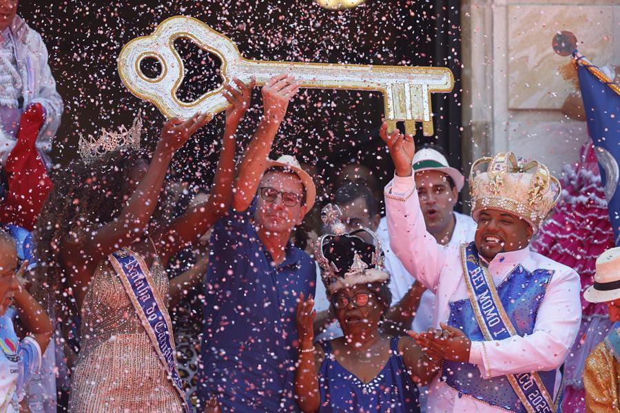 El Rey Momo abre la fiesta del Carnaval de Río de Janeiro