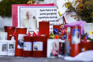 El papa Francisco continúa mejorando y su estado de ánimo es bueno