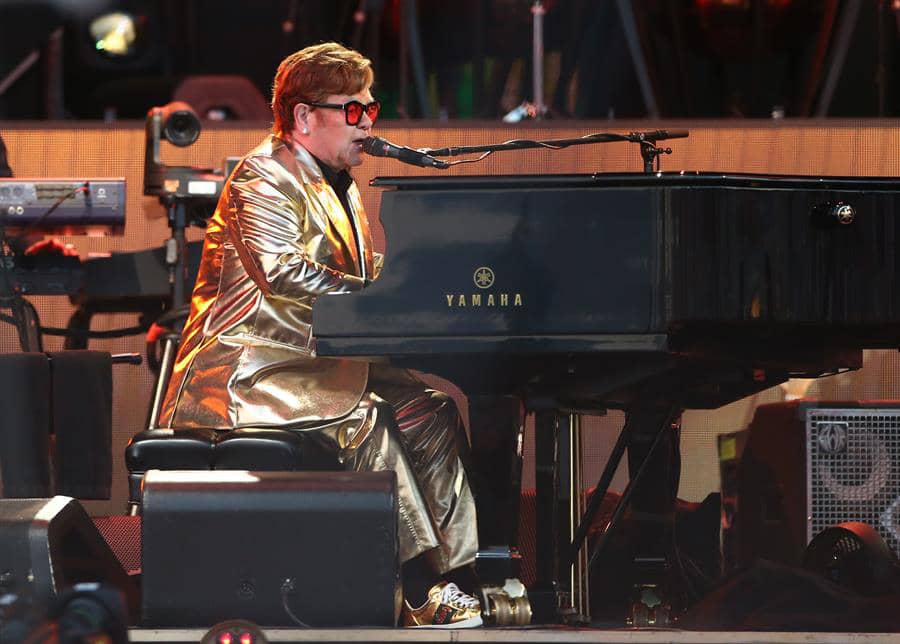 Elton John pone Londres a bailar al presentar su nuevo disco