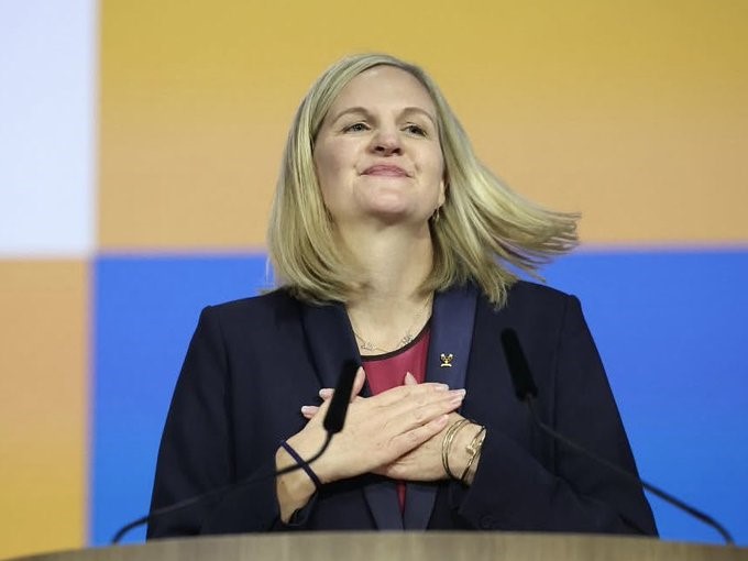 Kirsty Coventry, exnadadora: Primera mujer en ser electa presidenta del COI