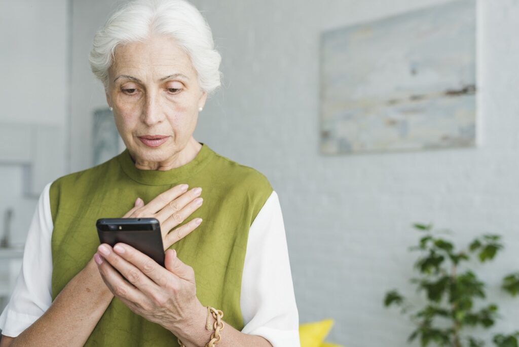 Riesgos en el mundo digital para los adultos mayores