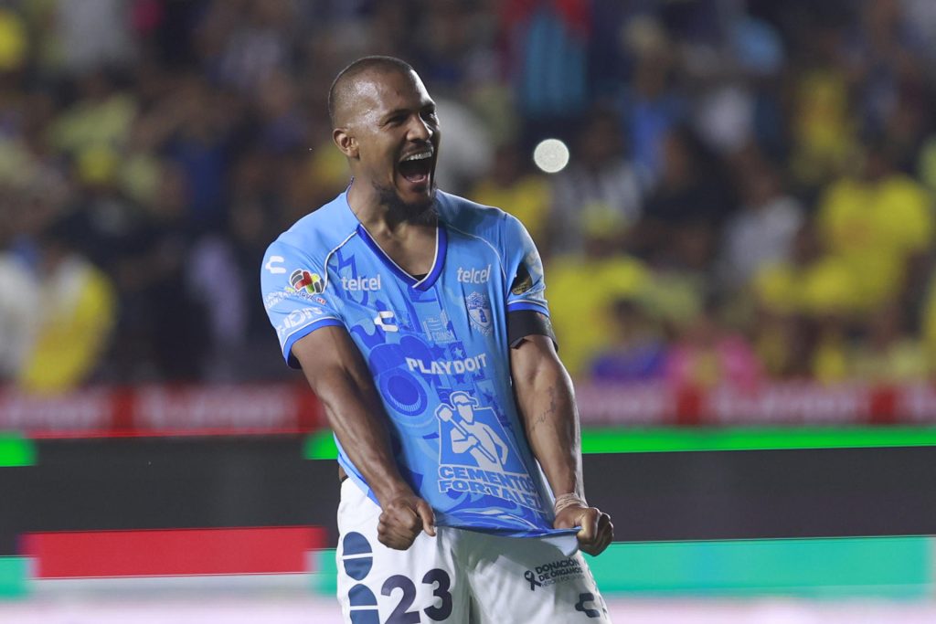 Salomón Rondón renovó su contrato con el Pachuca