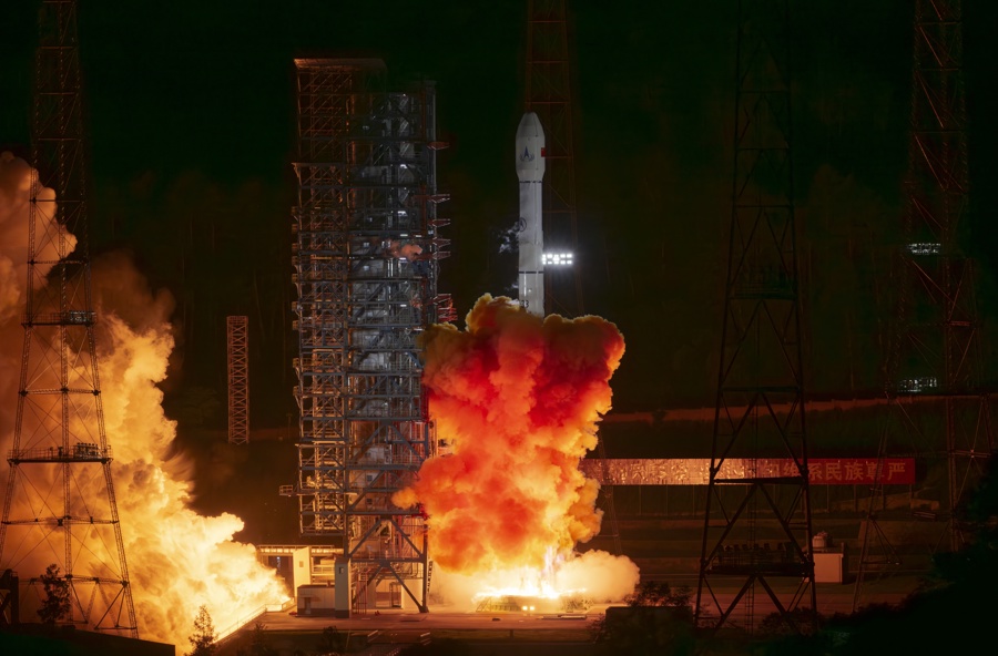 China lanza su primera misión para traer muestras de un asteroide a la Tierra