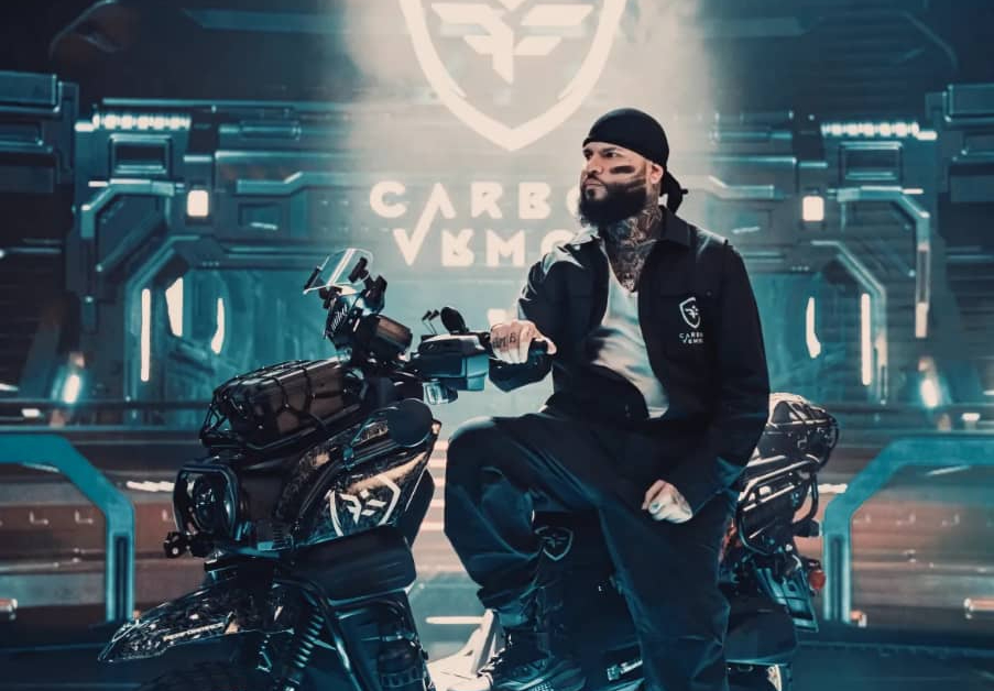 Farruko lanza su propia línea de motocicletas en Puerto Rico