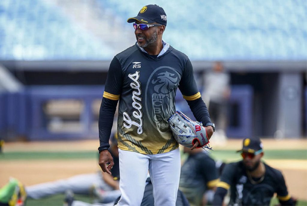 Leones ratifica a su mánager José Alguacil