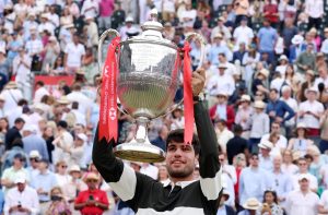 Alcaraz logró hacer el doblete Queen's-Roland Garros